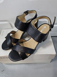 (Category: ) located in . Submitted by Shoeaholics_8 (Listing ID 1289718101, Image 1). Description: .