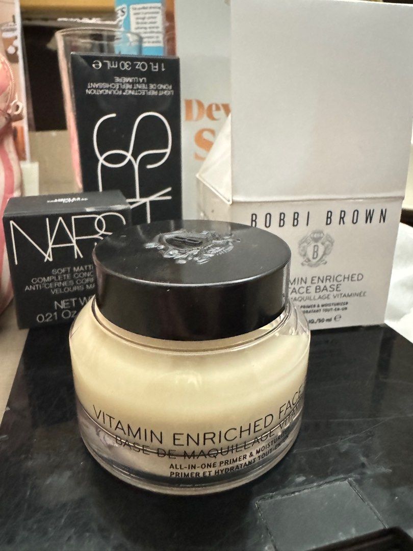 Bobbi Brown Vitamin Enriched Face Base (Category: Makeup) located in Davao. Submitted by me.buyer (Listing ID 1289678281, Image 1). Description: Bobbi brown Enriched Face base Used for skincare before make up ito ginagamit ng mga pang malakasan na hmua for a perfect base make up huhu sayang Bought at Rustan's Cebu. 85 % full .
