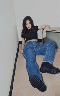 BNWT Calvin Klein Denim Baggy Jeans in Size 26 as worn by Jennie