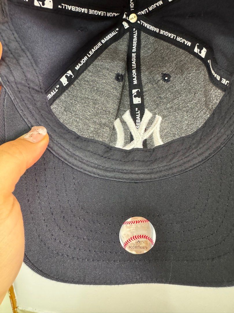 Cap (Category: Cap & Hats) located in Kuala Lumpur. Submitted by superbunnyh (Listing ID 1289695929, Image 3). Description: .