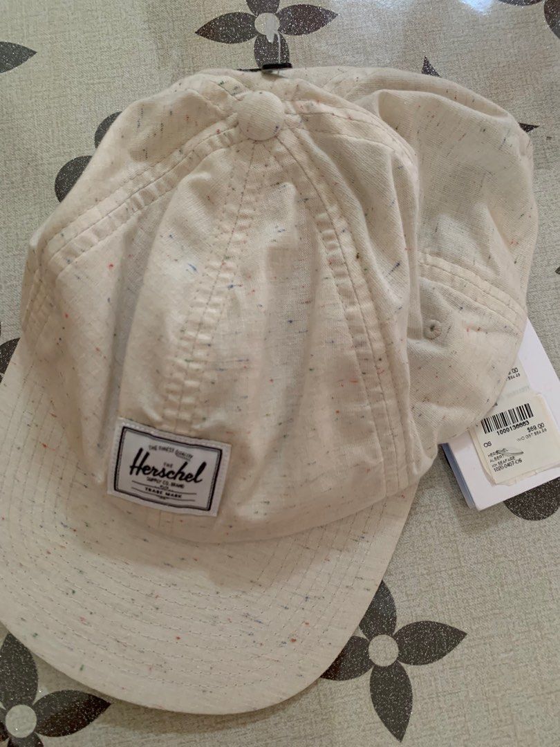 Caps (Category: Caps & Hats) located in Singapore. Submitted by chngcc (Listing ID 1289696971, Image 3). Description: Two pieces brand new Herschel cap. Sell in pair (2pieces) Cash sale only..