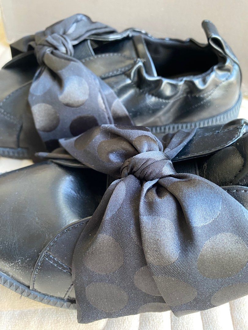 CHARLES & KEITH Sneakers (Category: Sneakers) located in Baliuag. Submitted by nylinel (Listing ID 1289683110, Image 3). Description: Charles & Keith Flats/ Covered/ Sneakers Style: CK1-70380700 Color: Black Size: 36 With box.