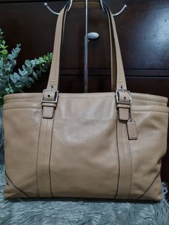(Category: ) located in . Submitted by styleinabag (Listing ID 1288977361, Image 1). Description: .