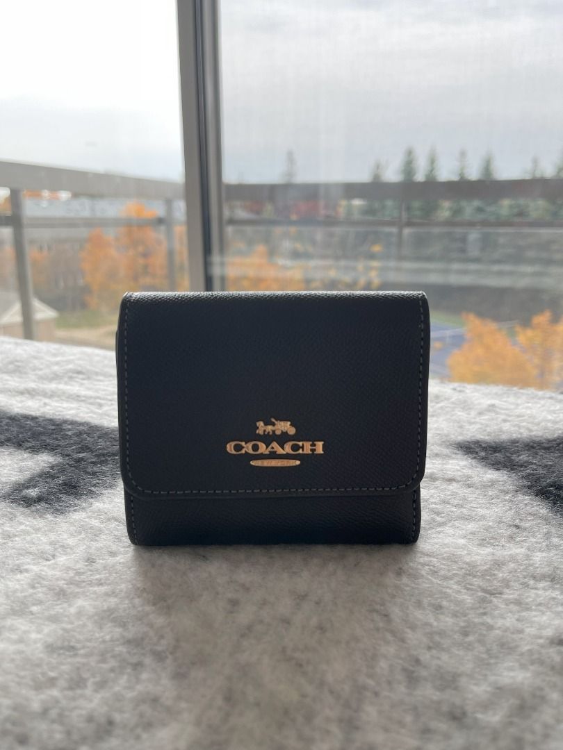 COACH Small Trifold Wallet (Black) (Category: Luxury Bags & Wallets) located in Cavite. Submitted by mgracefernandez14 (Listing ID 1289867222, Image 1). Description: COACH Small Trifold Wallet (Black) 2pcs available on hand Crossgrain leather Two credit card slots Full-length bill compartment ID window Zip coin pocket Snap closure Outside open pocket 4 1/4" (L) x 4" (H) x 1/2" (W) Comes with tag and care card 100% Original - Purchased directly fr