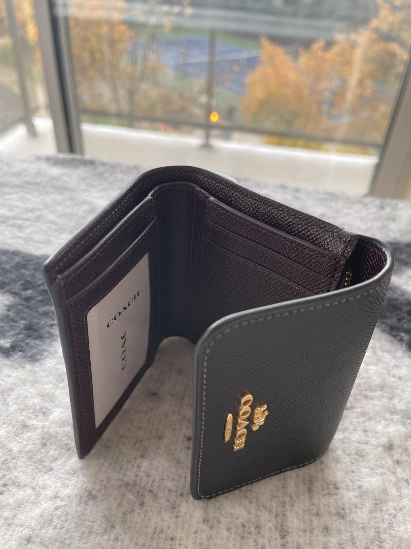 COACH Small Trifold Wallet (Black) (Category: Luxury Bags & Wallets) located in Cavite. Submitted by mgracefernandez14 (Listing ID 1289867222, Image 3). Description: COACH Small Trifold Wallet (Black) 2pcs available on hand Crossgrain leather Two credit card slots Full-length bill compartment ID window Zip coin pocket Snap closure Outside open pocket 4 1/4" (L) x 4" (H) x 1/2" (W) Comes with tag and care card 100% Original - Purchased directly fr