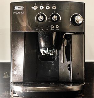RUSH SALE until April  12 only. DeLonghi MAGNIFICA Espresso Machine