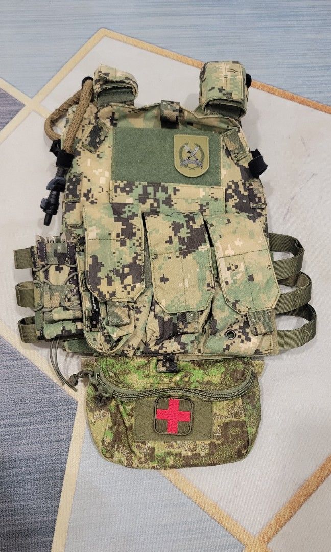 Emerson Plate Carrier with Water Bladder Men s Fashion