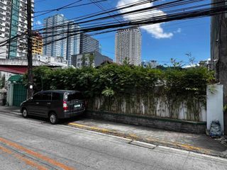 For Sale old house and lot for tear down San Antonio Village Pasig for rentable building