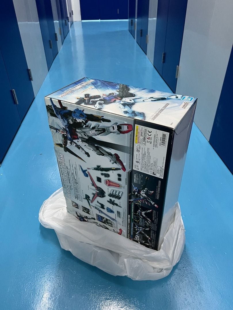 [Free Delivery] PG Perfect Grade Strike Gundam 1/60 Scale Bandai (Category: Gundam Model Kits) located in Singapore. Submitted by redtowner (Listing ID 1289827632, Image 3). Description: .