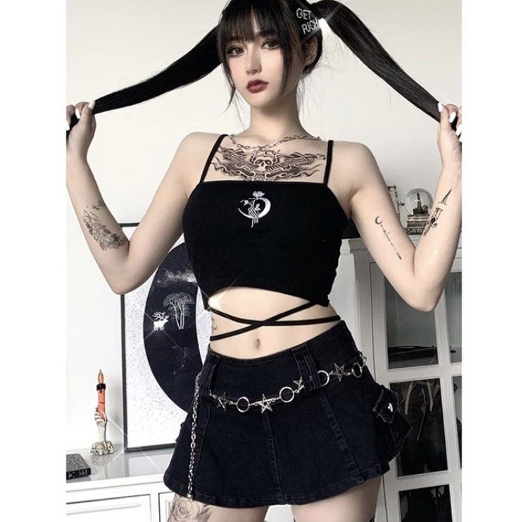 Cami Crop Top (Black), Women's Fashion, Tops, Sleeveless on Carousell