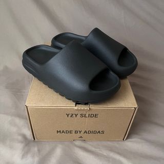 [Guaranteed Authentic] Yeezy Slides in Onyx (Black) Colorway (Size 6 UK)
