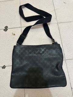 Gucci sling bag