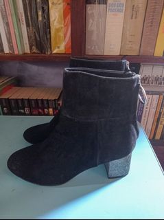 H&M Black Velvet/Gamuza Ankle Boots