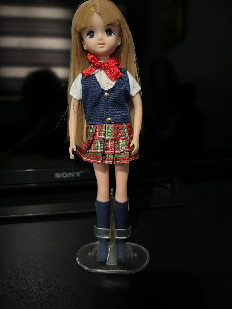 Licca chan (Category: Kids Toys) located in Cavite. Submitted by ais.yo (Listing ID 1289810559, Image 1). Description: On good condition Limited edition Hair changing color during cold temperature .