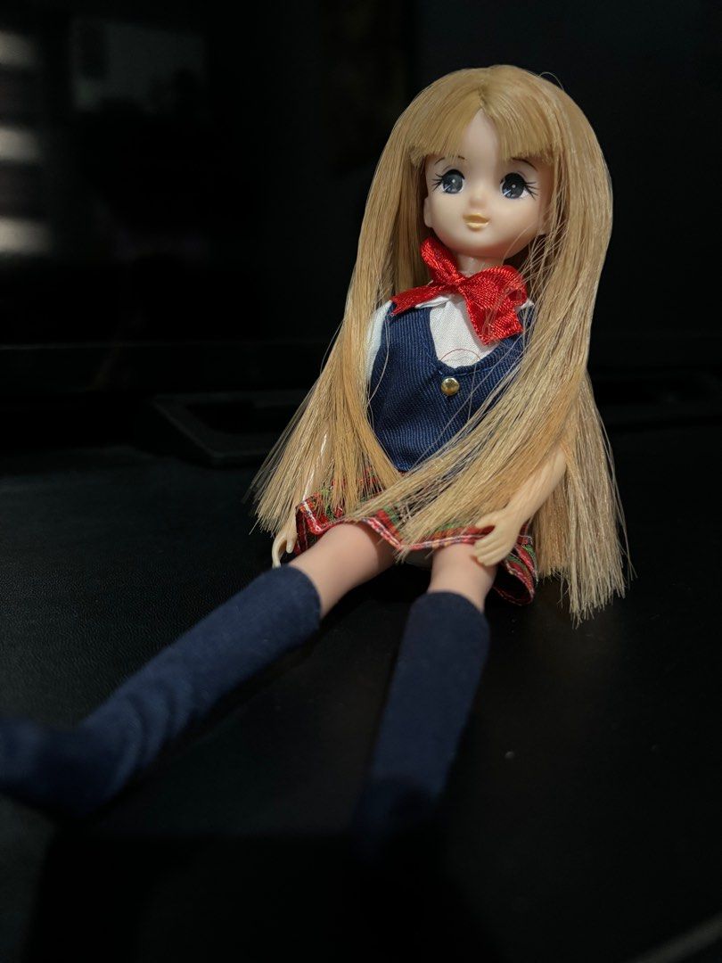 Licca chan (Category: Kids Toys) located in Cavite. Submitted by ais.yo (Listing ID 1289810559, Image 2). Description: On good condition Limited edition Hair changing color during cold temperature .