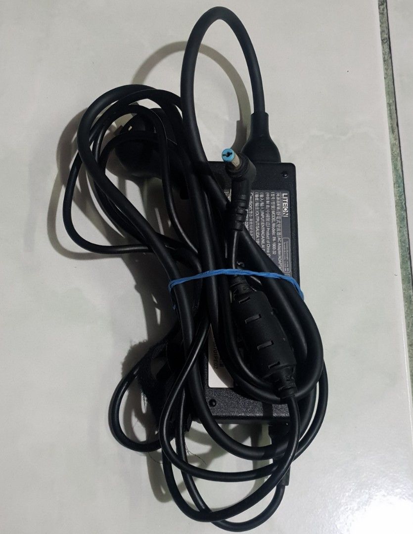 Liteon laptop charger for Acer (Category: Chargers) located in Pasig City. Submitted by phgigapro (Listing ID 1289755952, Image 1). Description: Liteon laptop charger 90W 19V 4.7A tested working good condition pick up or lalamove only Pasig.