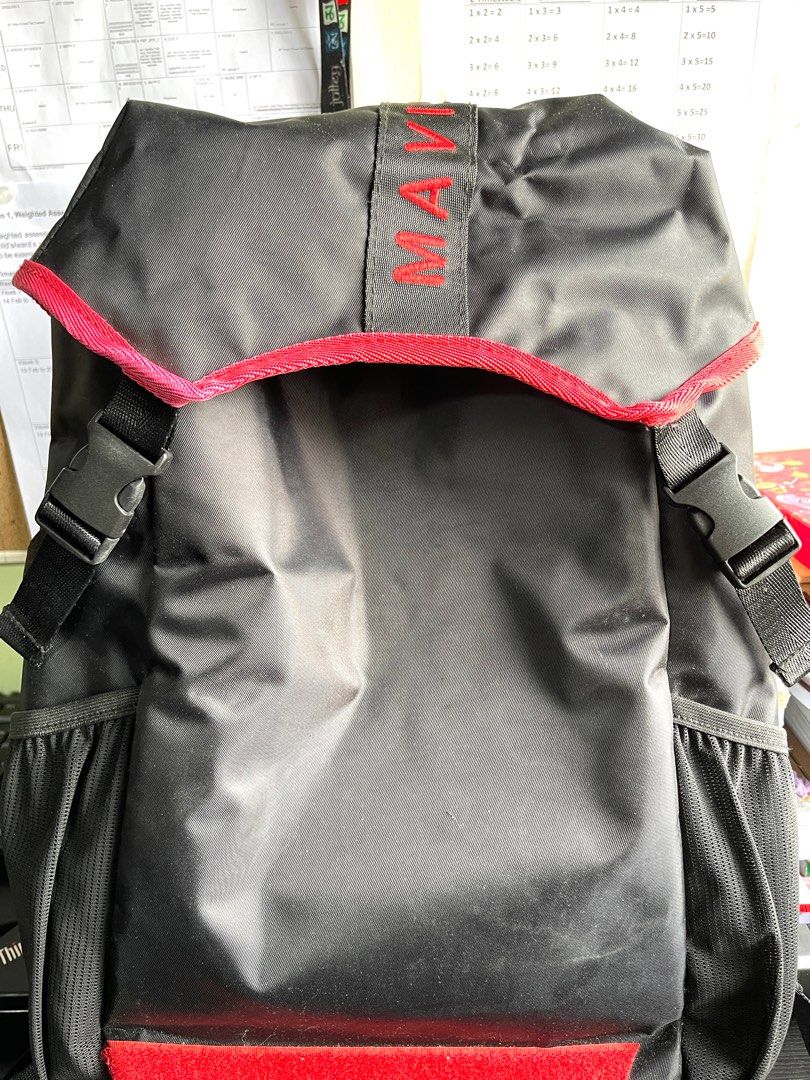 Mavis Tutorial Backpack (Category: Backpacks) located in Singapore. Submitted by rgupta (Listing ID 1289703479, Image 1). Description: Mavis Tutorial Black and Red Backback Self Collect from my block in Sengkang.