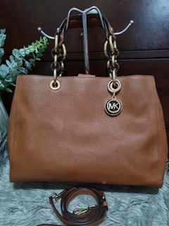 (Category: ) located in . Submitted by styleinabag (Listing ID 1289680684, Image 1). Description: .
