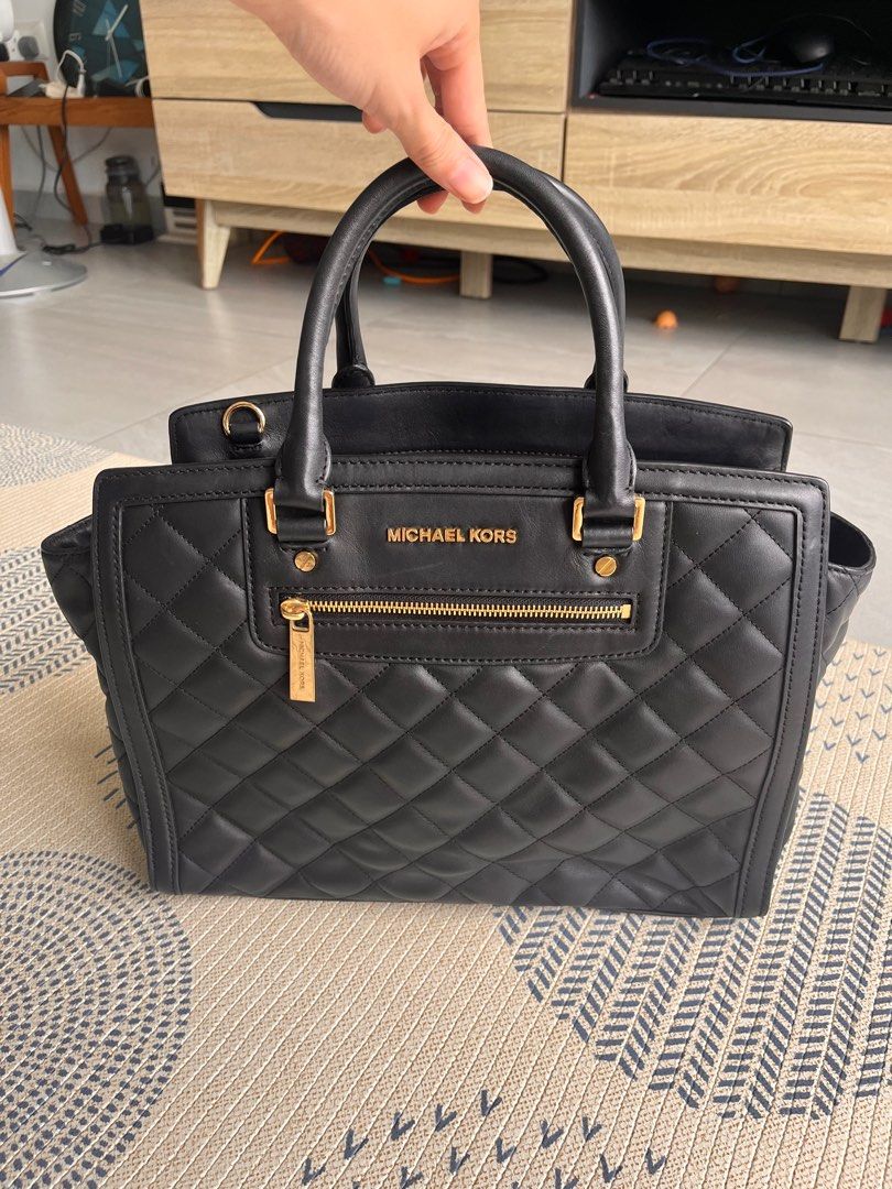Michael kors selma black tote bag hotsell