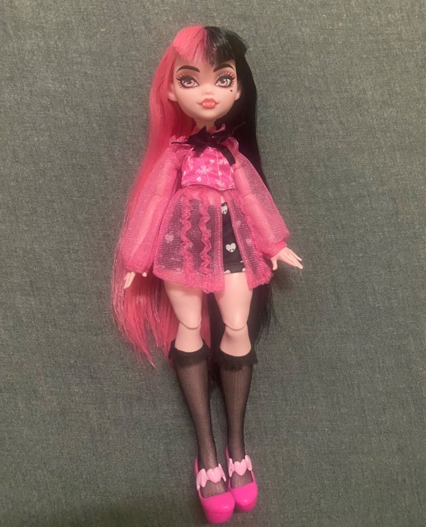 Barbie vs shop draculaura