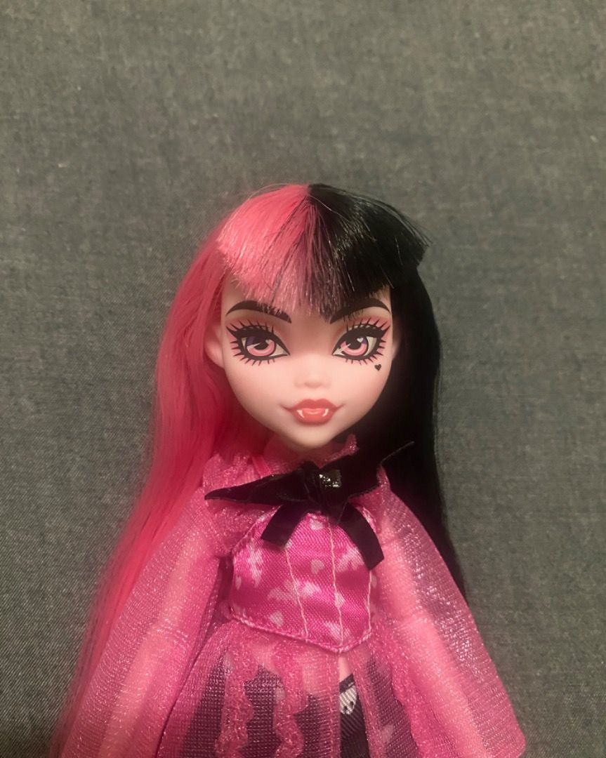 Barbie draculaura clearance