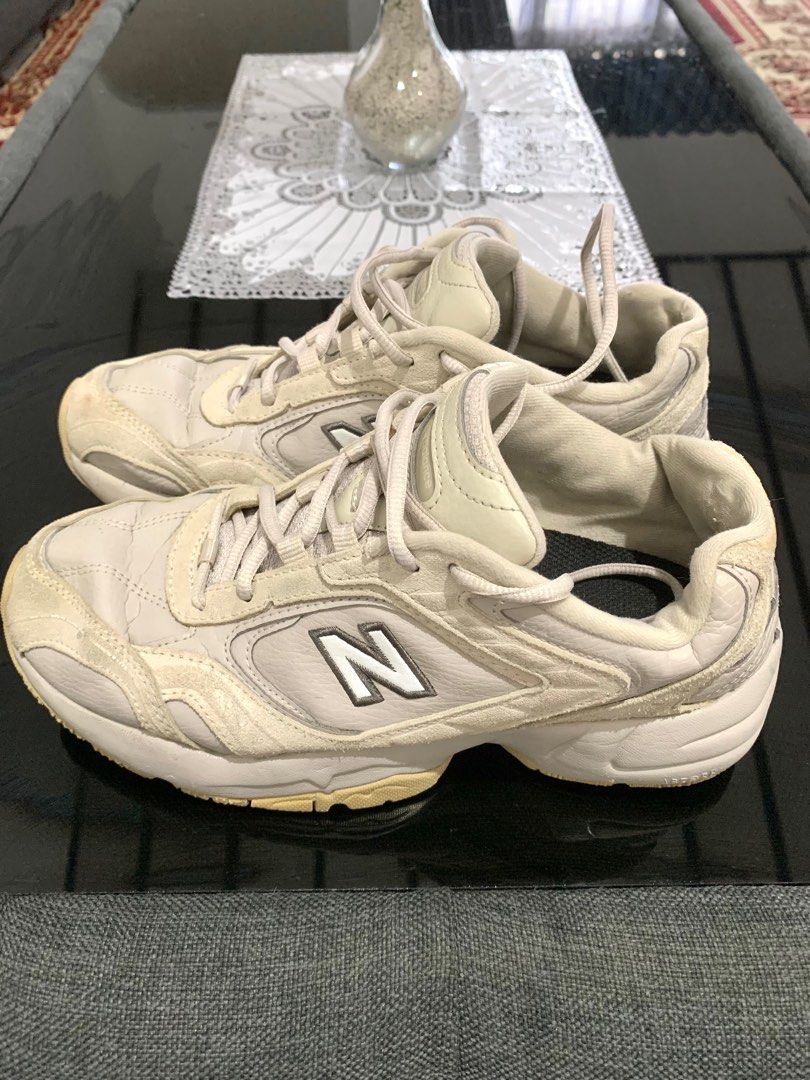 NEW BALANCE 452 beige size 42 5 Fesyen Pria Sepatu Sneakers di