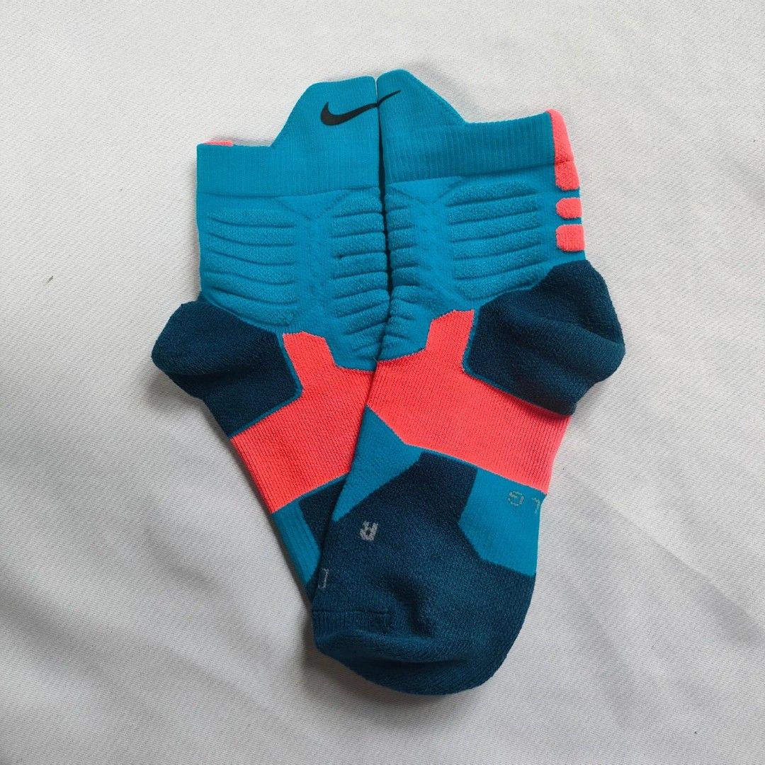 NIKE DRI FIT HYPER ELITE MID SOCKS (Category: Socks) located in Baguio. Submitted by been.aged_ph (Listing ID 1289860255, Image 3). Description: 𝚂𝚒𝚣𝚎: fits 9-10 shoe size 𝙳𝚒𝚖𝚎𝚗𝚜𝚒𝚘𝚗𝚜: 9" 𝙲𝚘𝚗𝚍𝚒𝚝𝚒𝚘𝚗:9.5/10 𝙸𝚜𝚜𝚞𝚎: minimal signs of use(see photos for reference).