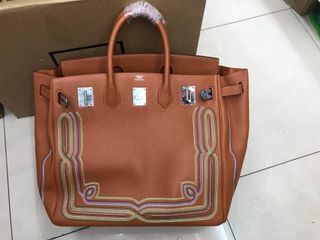 🍀On sale ‼️ 🇯🇵Japan source/Ukay (NGA) ✅Coded Handbag wd lockset / shoulder bag40cm