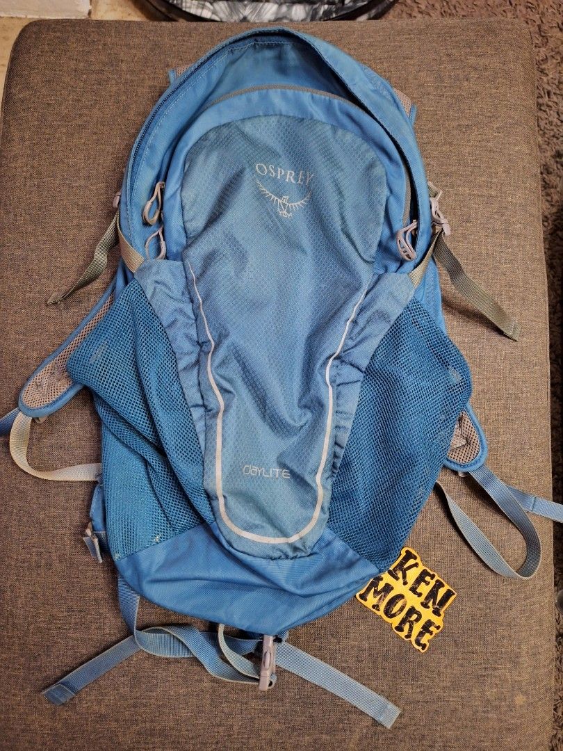 OSPREY (DAYLITE) (Category: Hiking & Camping) located in Taguig. Submitted by moreken1985 (Listing ID 1289734761, Image 1). Description: WTS OSPREY DAYLITE 18L Good Condition 9/10 DM to Purchase 📩📩.