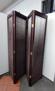 partition/divider with wooden blinds