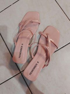 (Category: ) located in . Submitted by aboutshewears (Listing ID 1289816295, Image 1). Description: .
