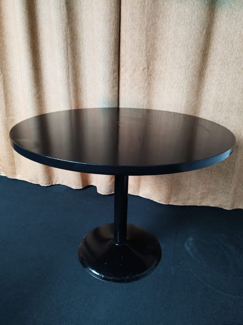 Round Table (Category: Tables & Sets) located in Singapore. Submitted by ellentham6 (Listing ID 1289917060, Image 1). Description: Black Round Table. Measurements in pictures. Not for the fussy. Self collect at Kallang Place S339156.