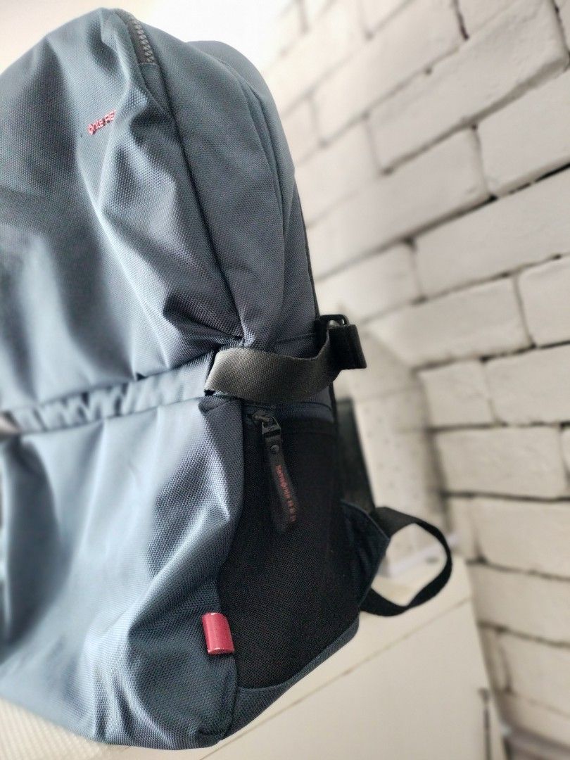 Samsonite red Clovel L 25 Liters Men s Fashion Bags Backpacks on Carousell