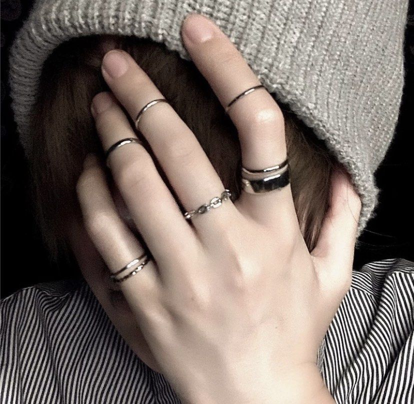 Adjustable finger top rings