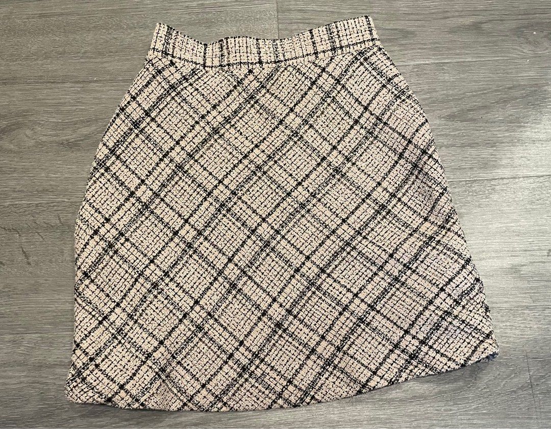 Skirts bundle (Category: Skirts) located in Pasig City. Submitted by daph29 (Listing ID 1289689189, Image 2). Description: Bundle for 500.