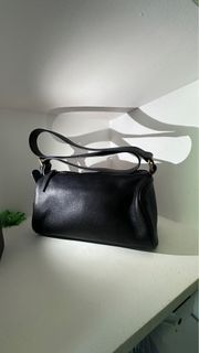 SLING BAG - black leather