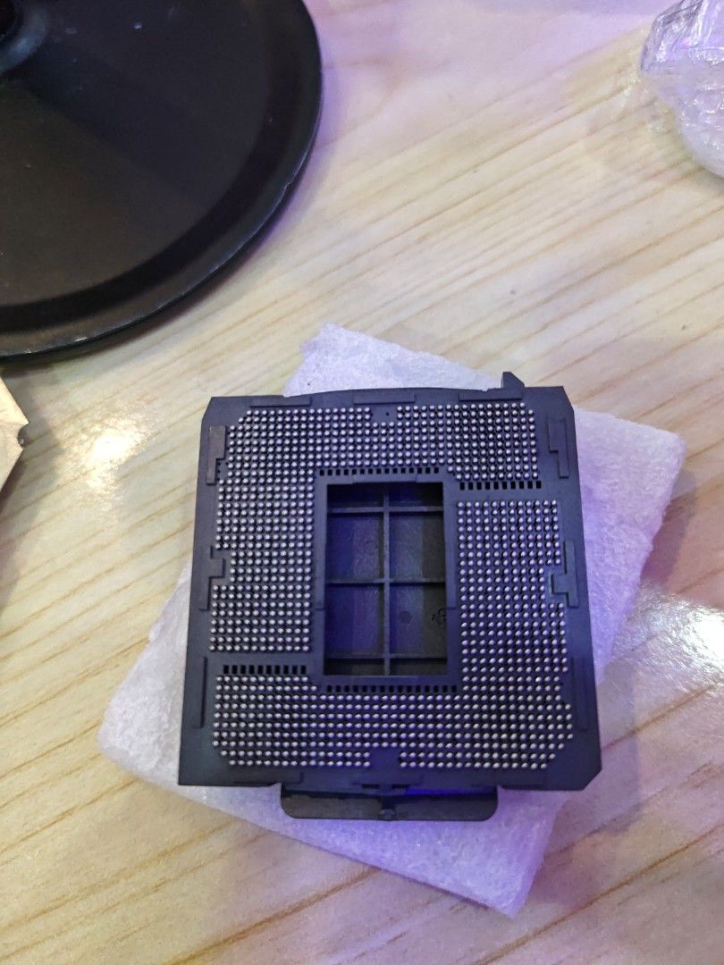 Socket 1151 (Category: Computer Parts) located in Hulu Selangor. Submitted by hanwahishere94 (Listing ID 1289798231, Image 3). Description: To replace the bent/damaged socket for LGA1151 intel CPU motherboard. Letting go these extra pieces. You need good skill and suitable tools to proceed. And i dont provide repair service..