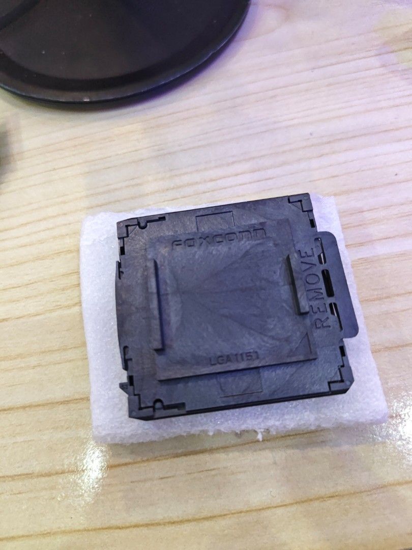 Socket 1151 (Category: Computer Parts) located in Hulu Selangor. Submitted by hanwahishere94 (Listing ID 1289798231, Image 2). Description: To replace the bent/damaged socket for LGA1151 intel CPU motherboard. Letting go these extra pieces. You need good skill and suitable tools to proceed. And i dont provide repair service..