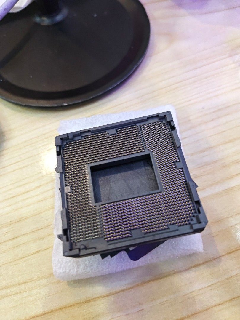 Socket 1151 (Category: Computer Parts) located in Hulu Selangor. Submitted by hanwahishere94 (Listing ID 1289798231, Image 1). Description: To replace the bent/damaged socket for LGA1151 intel CPU motherboard. Letting go these extra pieces. You need good skill and suitable tools to proceed. And i dont provide repair service..