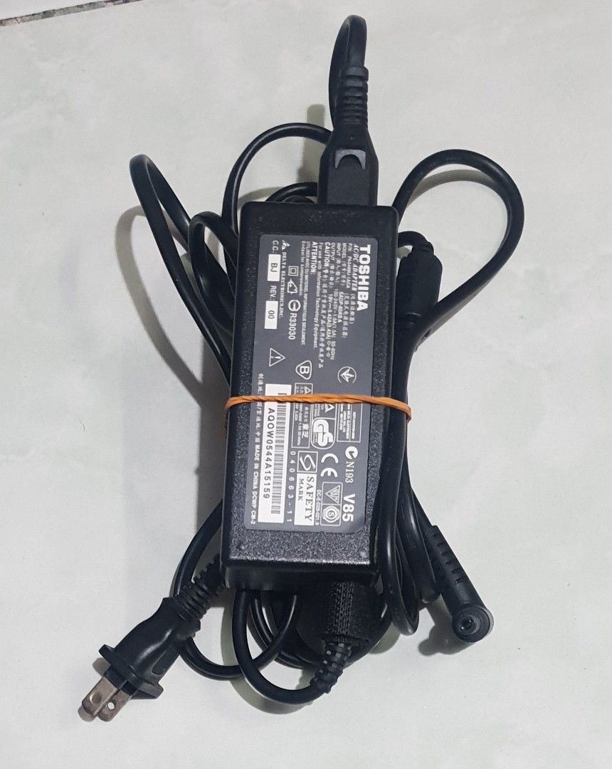 Toshiba laptop charge (Category: Chargers) located in Pasig City. Submitted by phgigapro (Listing ID 1289748695, Image 1). Description: Toshiba laptop charger 19 volts 1.5A with power cable good working conditiom Pick up only or lalamove.