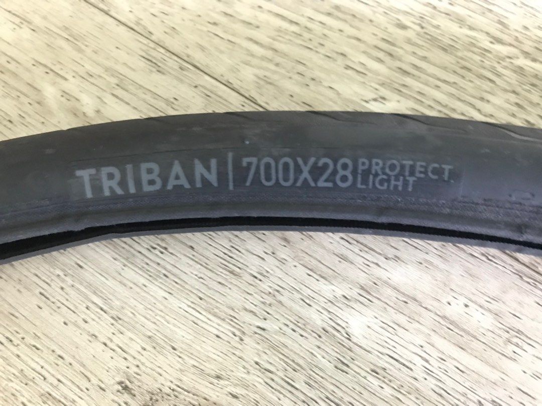 2x Triban Protect Light 28x700c tyres