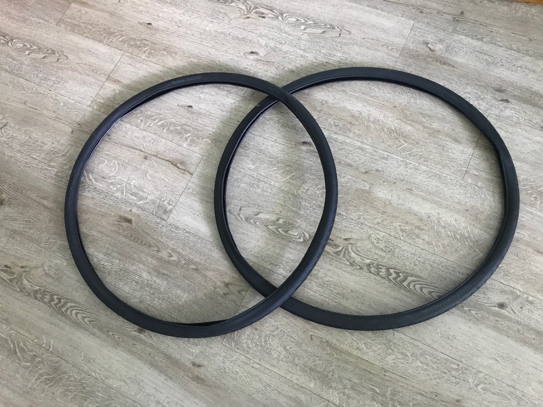 2x Triban Protect Light 28x700c tyres