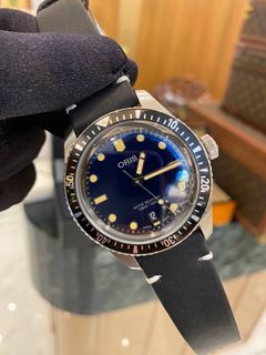 (Category: ) located in . Submitted by redrabbitluxury_singpore (Listing ID 1289829243, Image 1). Description: .