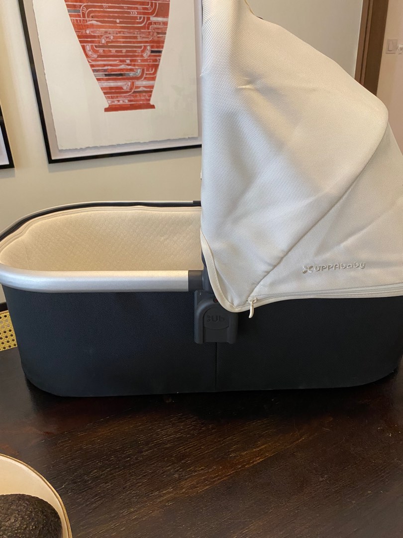 Uppababy bassinet loic top