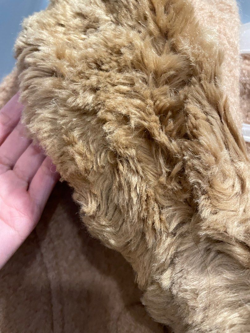 Winter Wool coat (Category: Coats, Jackets and Outerwear) located in Pasig City. Submitted by daph29 (Listing ID 1289789212, Image 2). Description: .
