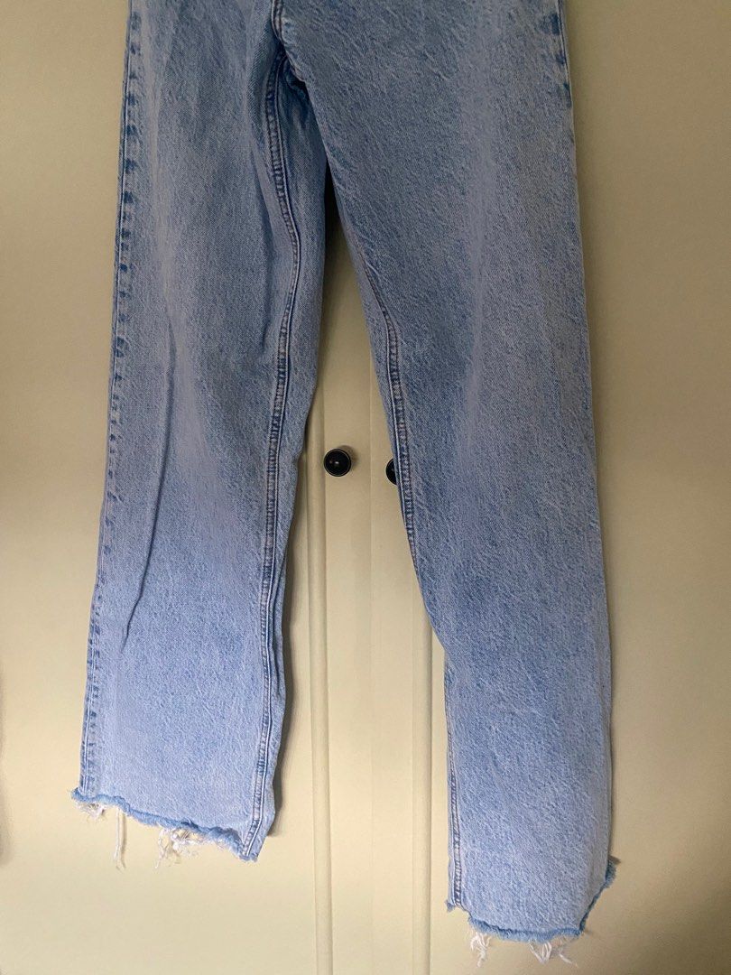 Zara Jeans (90’s full length jeans) (Category: Jeans) located in Quezon City. Submitted by mrvcs (Listing ID 1289768423, Image 2). Description: ZW The 90’s full length jeans Ref Code: 2553/060 Size 36 Light Blue Used twice only. .