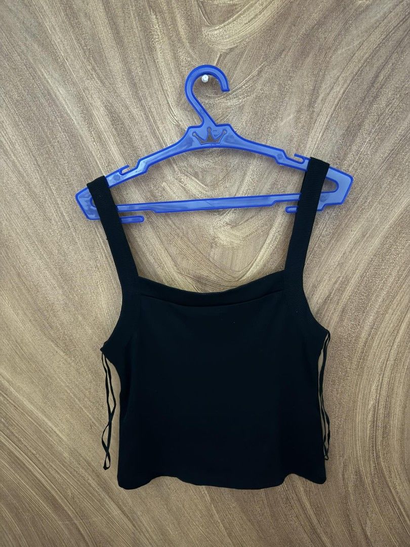 Zara Ribbed Top (Bundle) (Category: Others Tops) located in Pasig City. Submitted by itsrubyred (Listing ID 1289735263, Image 2). Description: 📌 Zara Ribbed Top (Beige & Black) with wash tag 📌 Bundle price - 300 ( 169 Each) 📌 Small on tag but can fit to Medium frame.