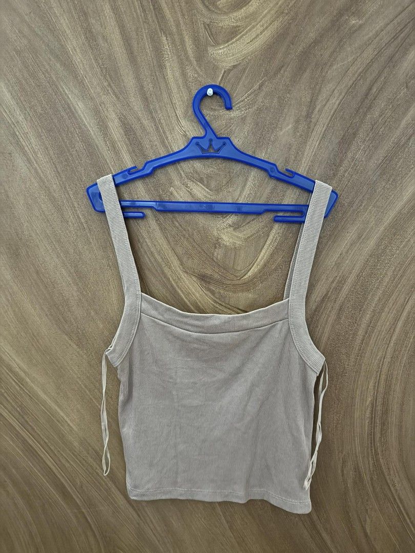 Zara Ribbed Top (Bundle) (Category: Others Tops) located in Pasig City. Submitted by itsrubyred (Listing ID 1289735263, Image 3). Description: 📌 Zara Ribbed Top (Beige & Black) with wash tag 📌 Bundle price - 300 ( 169 Each) 📌 Small on tag but can fit to Medium frame.