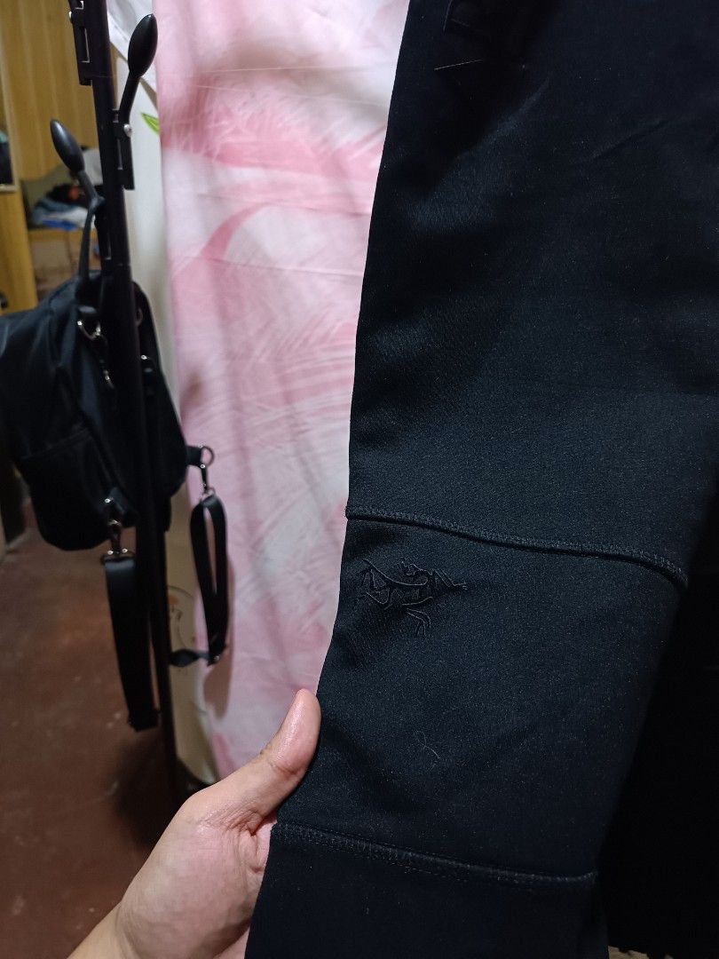🌈 Arcteryx Jogger (Thick Cloth) (Category: Joggers) located in Baguio. Submitted by thriftglitz (Listing ID 1290052650, Image 2). Description: 🌈 Arcteryx Jogger (Thick Cloth) 💰650 🐳Condition: 9.8/10 🦑Dimes: 34-38 Waist 38 Length 🦀Tags: Complete 🦈Issue: None.