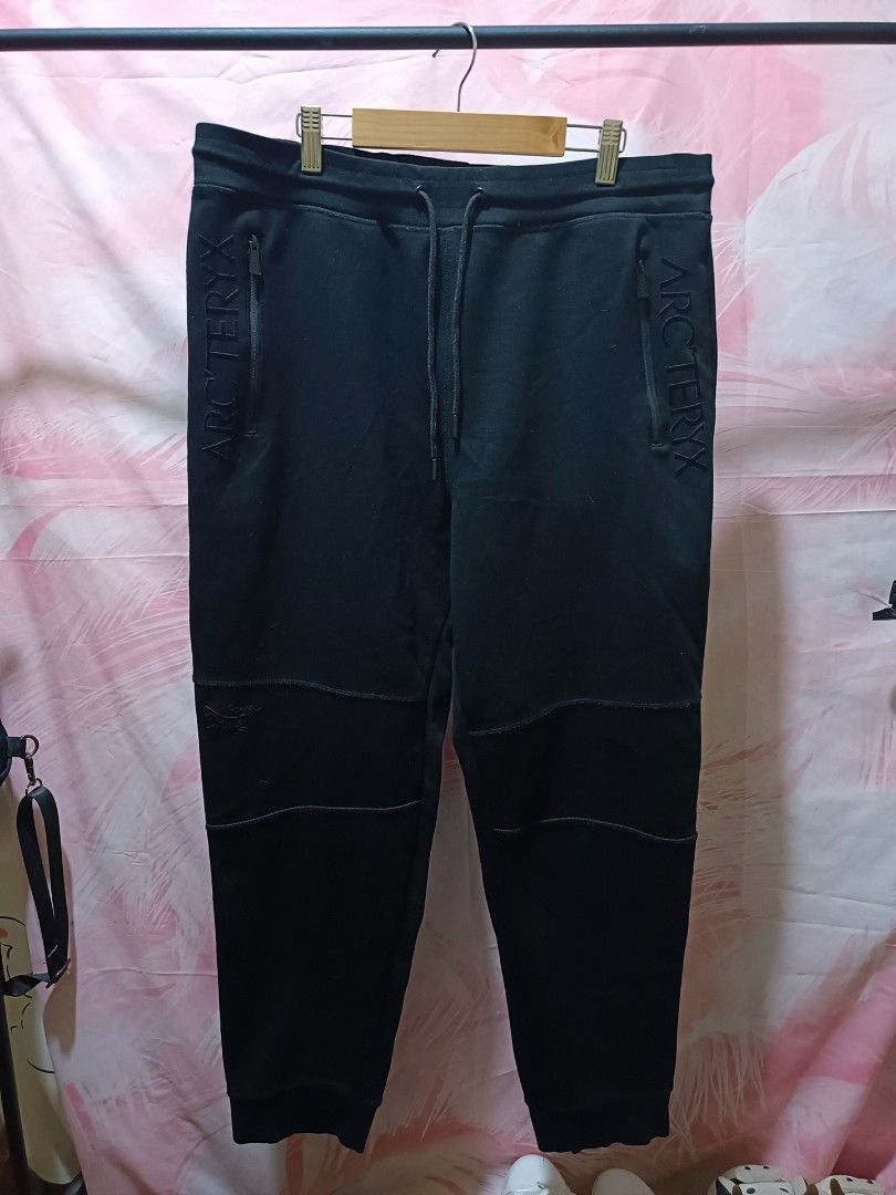 🌈 Arcteryx Jogger (Thick Cloth) (Category: Joggers) located in Baguio. Submitted by thriftglitz (Listing ID 1290052650, Image 1). Description: 🌈 Arcteryx Jogger (Thick Cloth) 💰650 🐳Condition: 9.8/10 🦑Dimes: 34-38 Waist 38 Length 🦀Tags: Complete 🦈Issue: None.